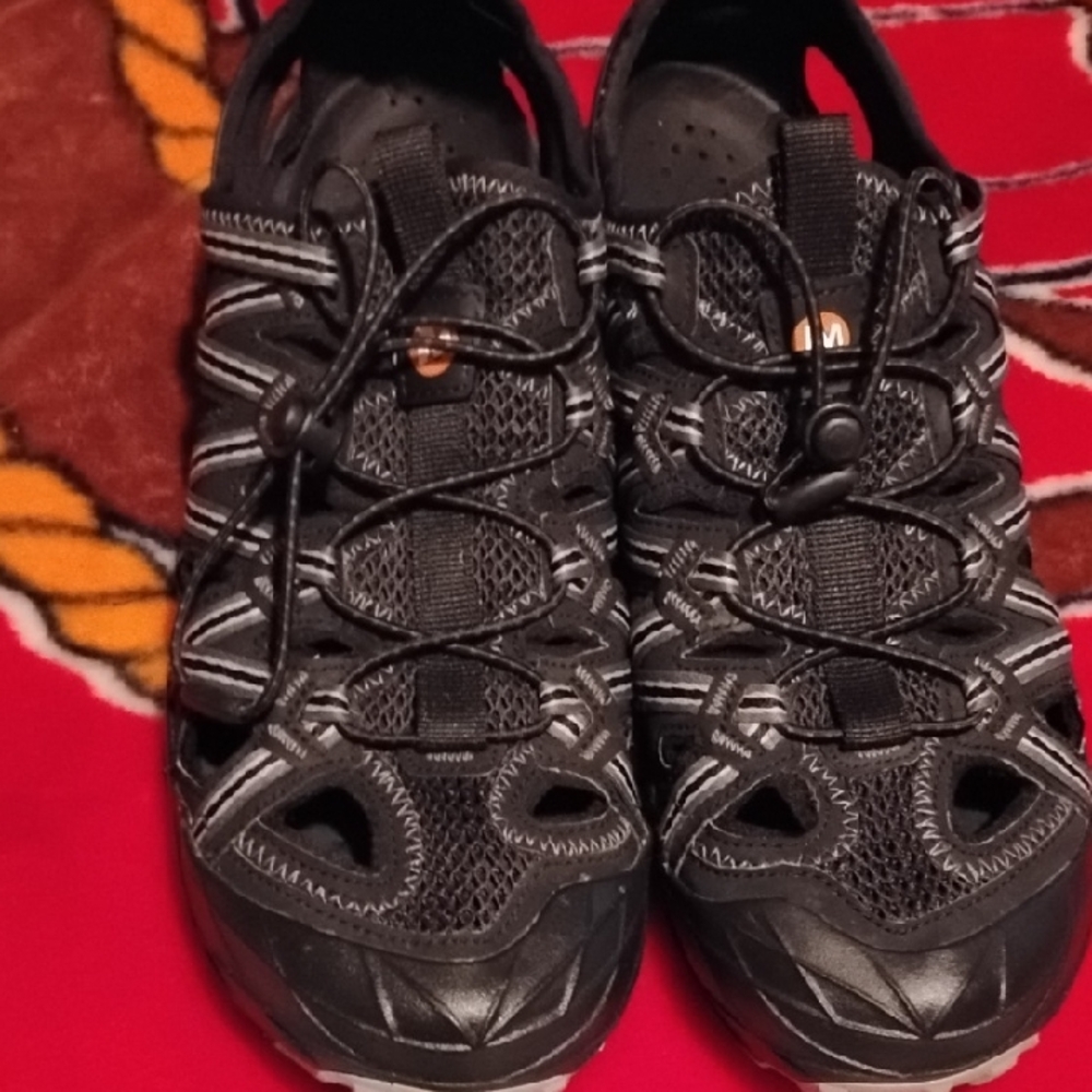 Merrell Black Athletic Sandals with Rugged Design